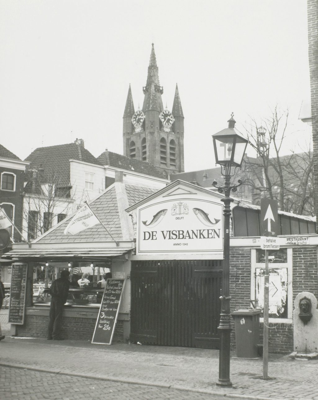 De visbanken in 1983 (TMS 37265)